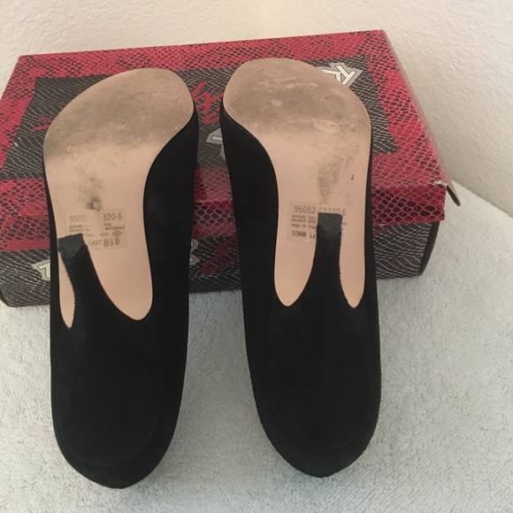 RUSH HOUR LEATHER SUEDE HEELS W/ BLACK SATIN BOWS - Picture 3 of 3